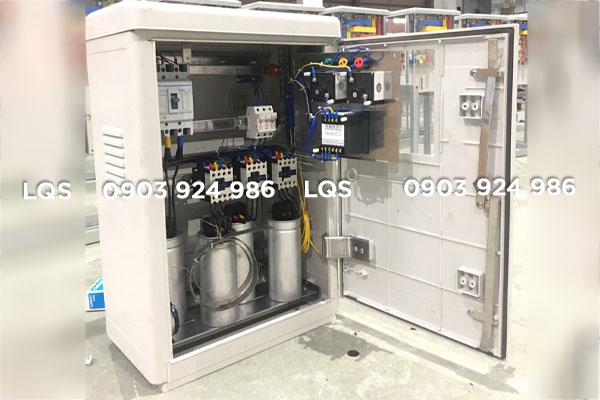 Bên trong Tủ Tụ Bù Điện Composite