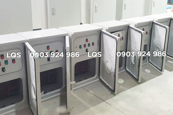 Lắp đặt hệ thống Tủ Điều Khiển Chiếu Sáng Nhựa Composite