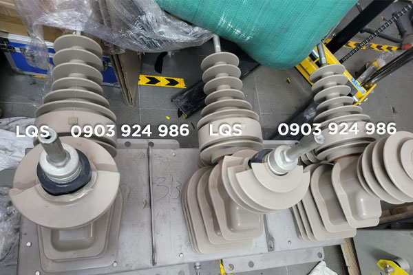 Sửa chữa máy cắt Recloser bị hư hỏng, nứt gãy