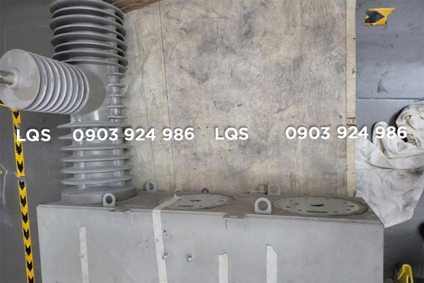 Thân máy cắt RECLOSER ENTEC bị hư hỏng